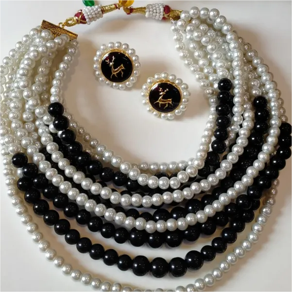 Alia Bhatt Ivory and Black Pearl Choker Set