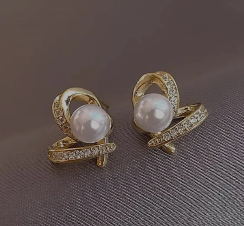 Heart pearl studs