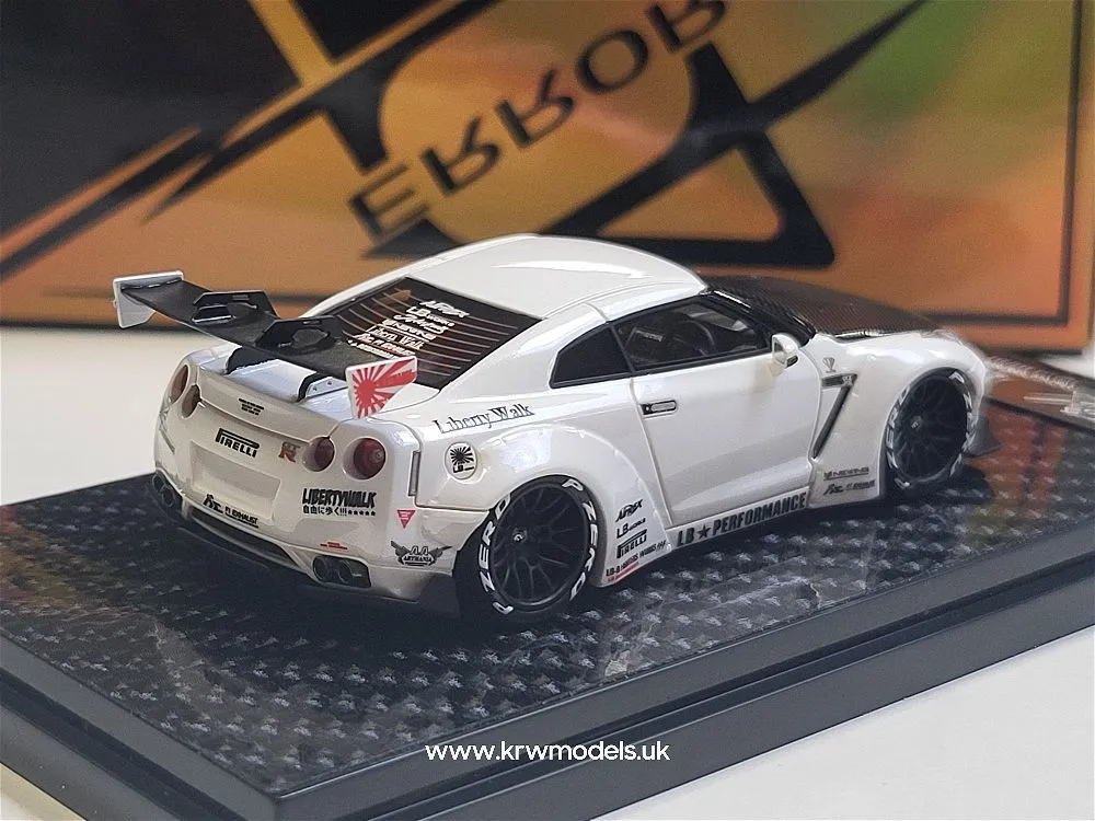 ERROR404 | NISSAN GT-R R35 | PEARL WHITE/CARBON HOOD