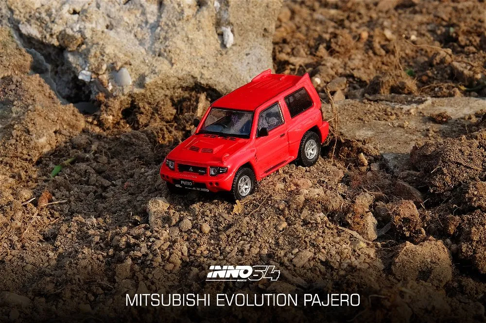 INNO64 | MITSUBISHI PAJERO EVO | RED