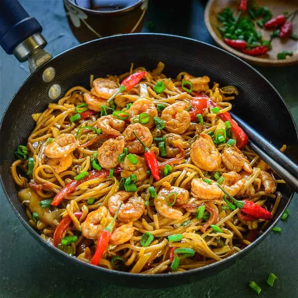 Chicken & Prawn Chow Mein