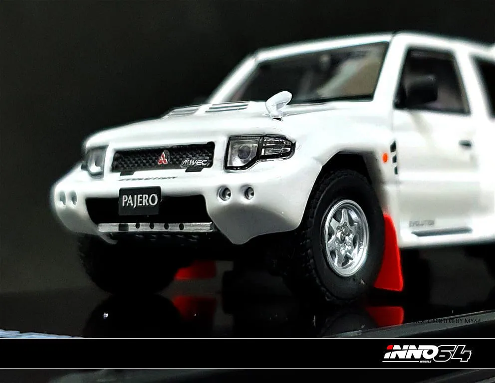 INNO64 | MITSUBISHI PAJERO EVO | WHITE