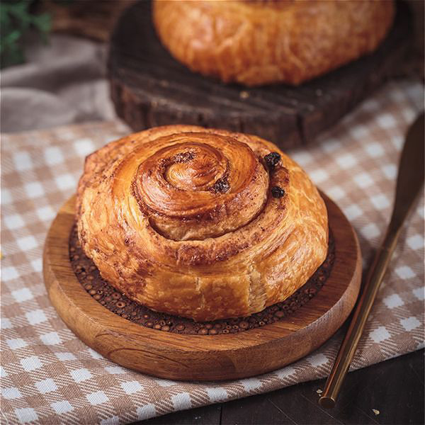 Cinnamon Raisin Scroll