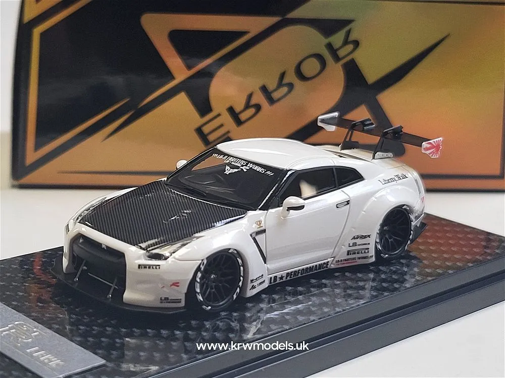 ERROR404 | NISSAN GT-R R35 | PEARL WHITE/CARBON HOOD