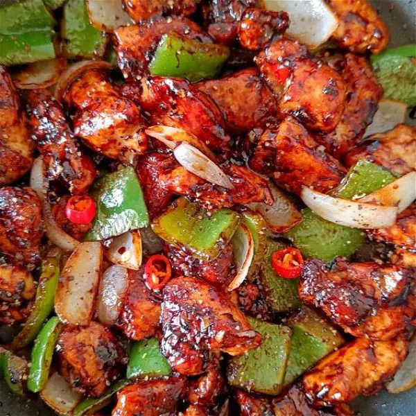 Black Pepper Chicken With Chillies & Onion