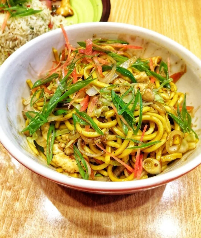 Garlic Braised Noodles With Chicken