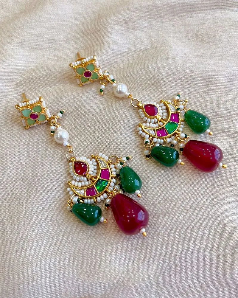 Urbi Pacchi Kundan sleek earrings red and green