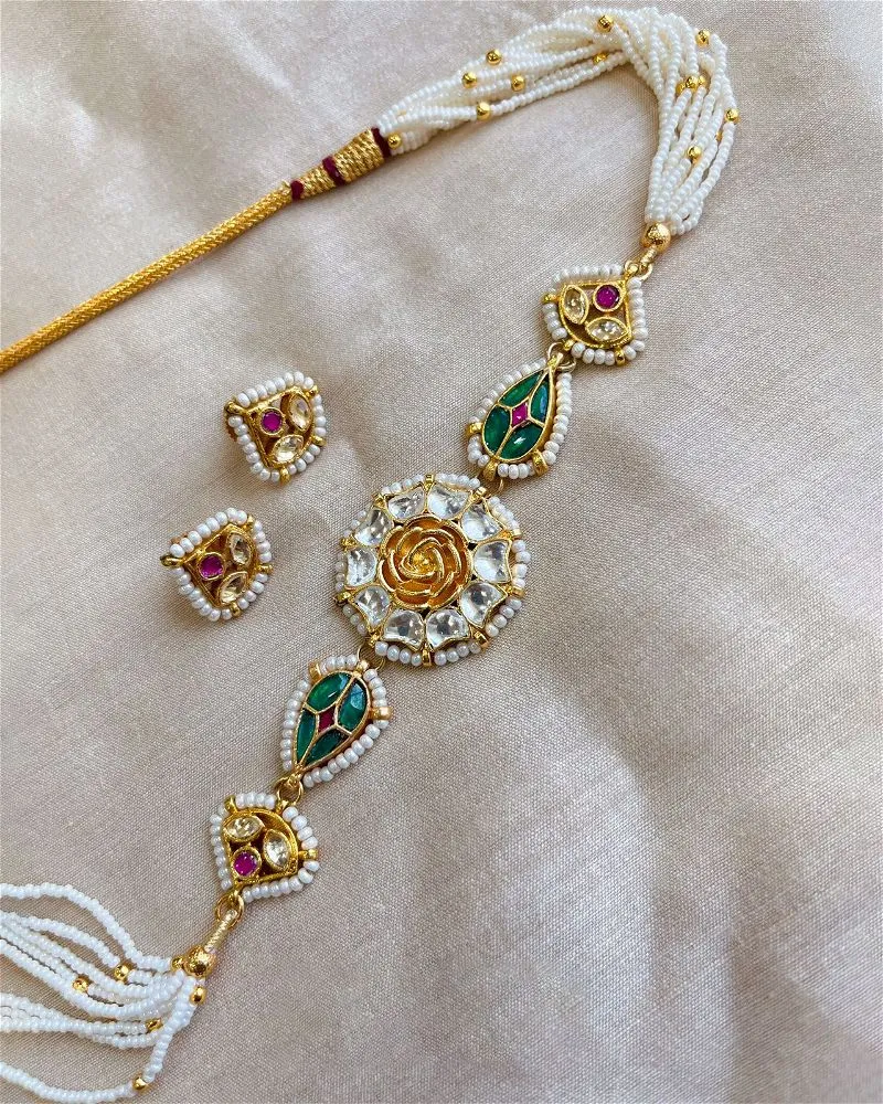 Makena Pacchi kundan sleek choker set