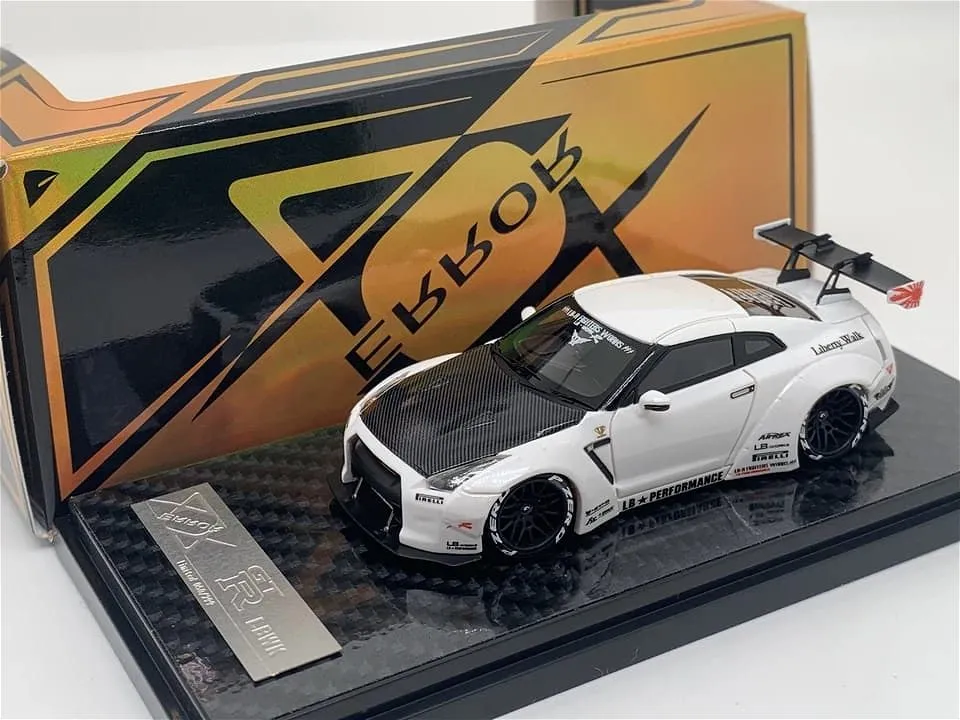 ERROR404 | NISSAN GT-R R35 | PEARL WHITE/CARBON HOOD