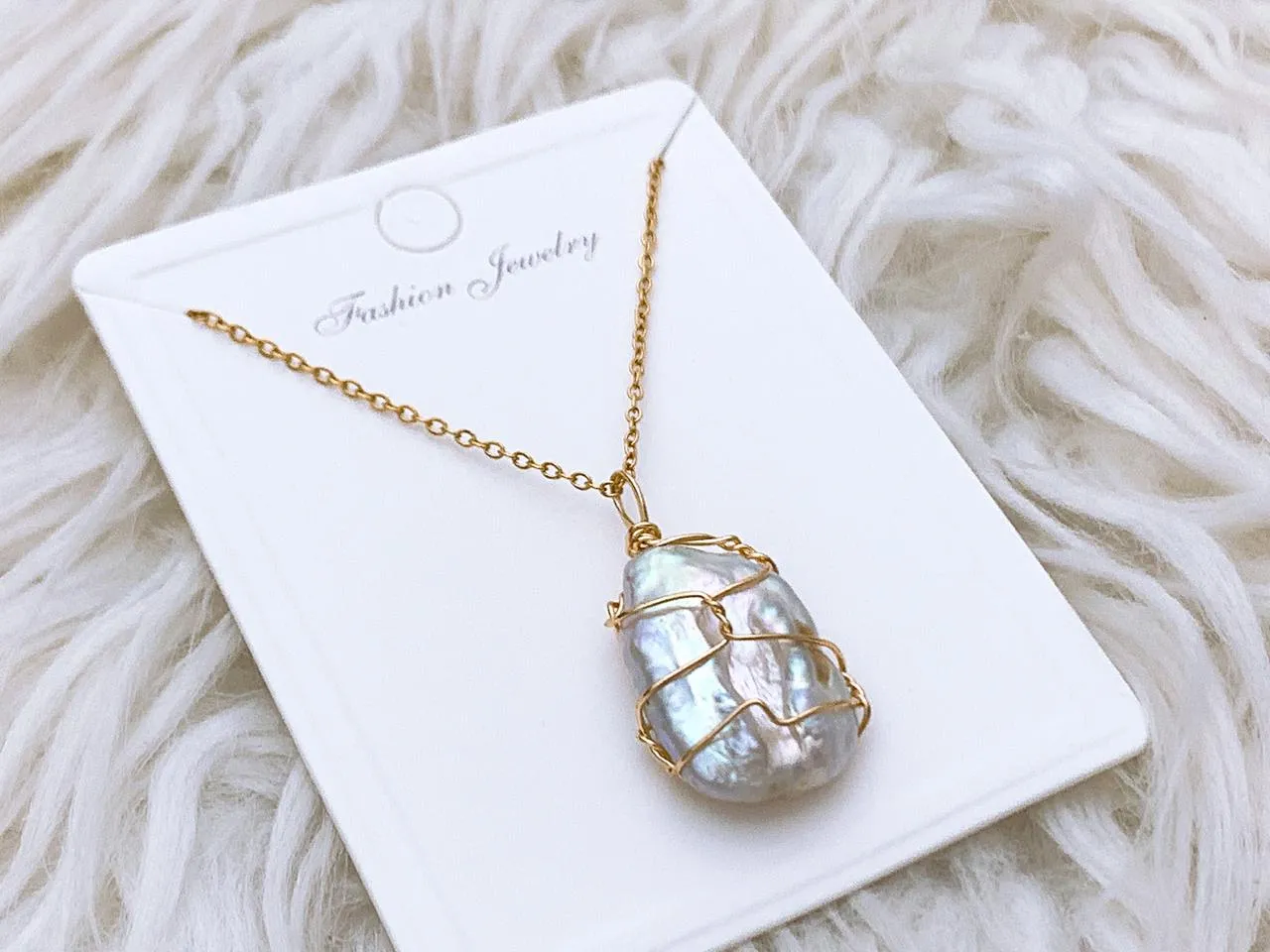 Mother of pearl pendent