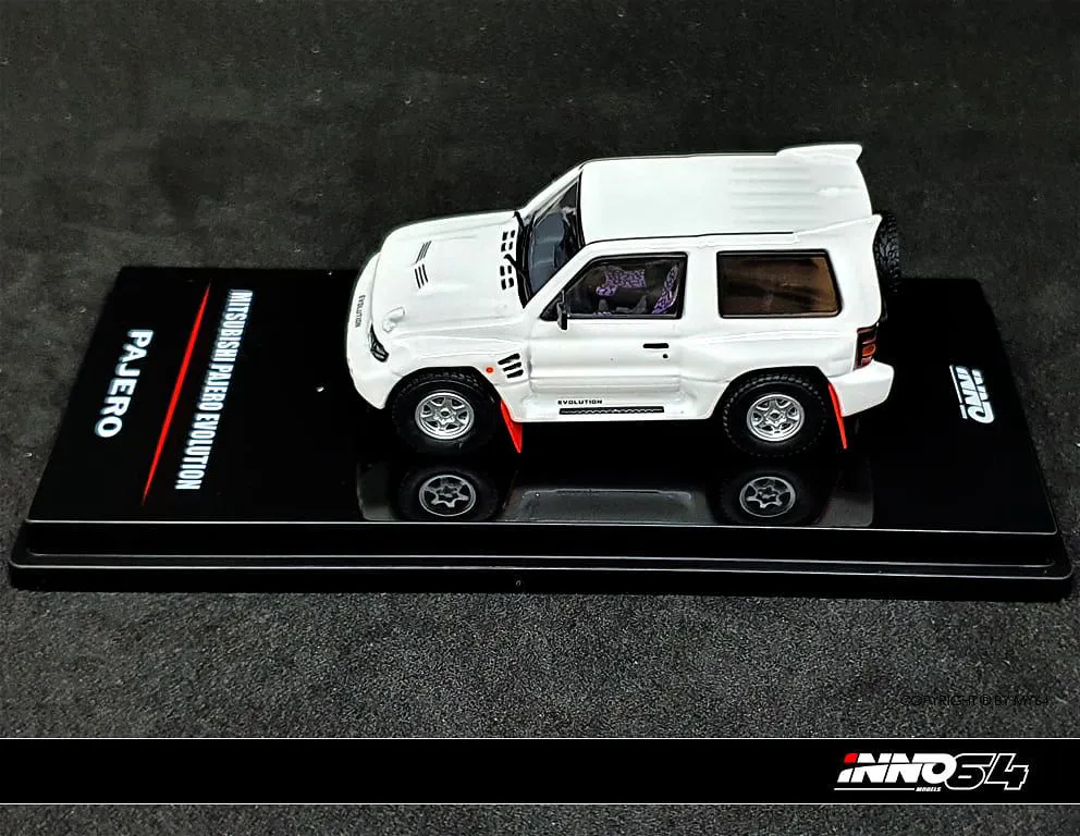 INNO64 | MITSUBISHI PAJERO EVO | WHITE